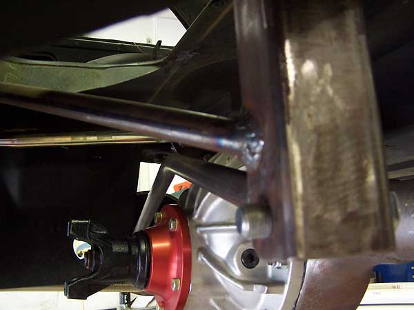 the Panhard rod doglegs over the differential pinion
