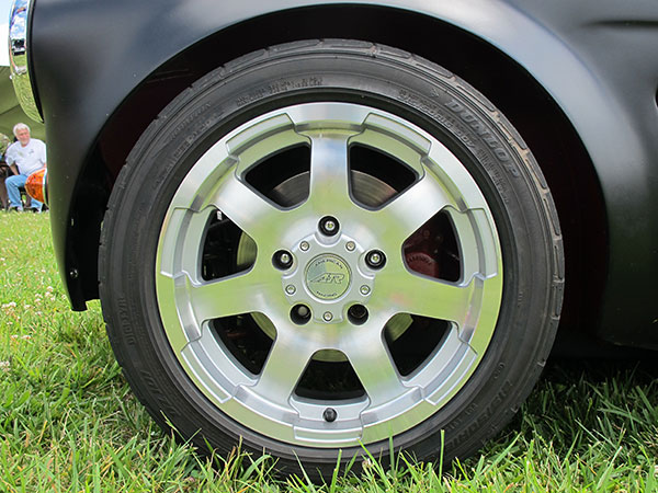 American Racing 7-spoke, 16x8 aluminum wheels.