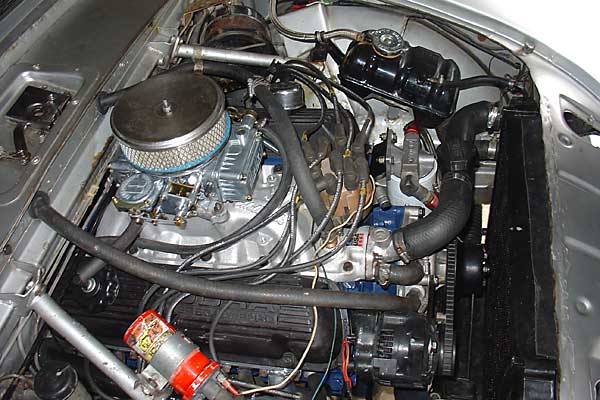 Holley 600cfm center-float carburetor / Edelbrock Performer RPM manifold