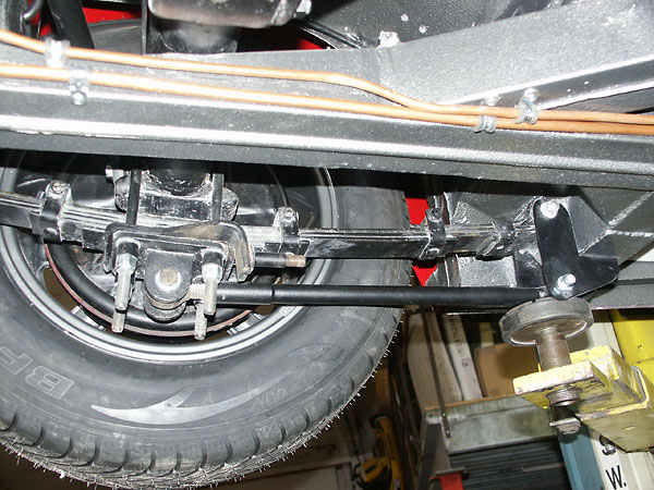 Anti-tramp bars reduce wheel-hop during braking due to leaf spring wind-up.