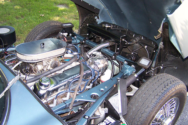 Ford 351 Windsor V8 engine. Ford aluminum two barrel intake manifold with Holley carburetor.