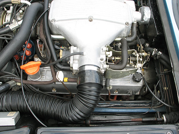 Rover fuel injection plenum