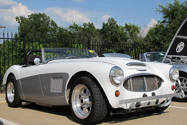 Between July 1959 and April 1961, Austin Healey produced 2825 BN7 (MkI) two-seaters.