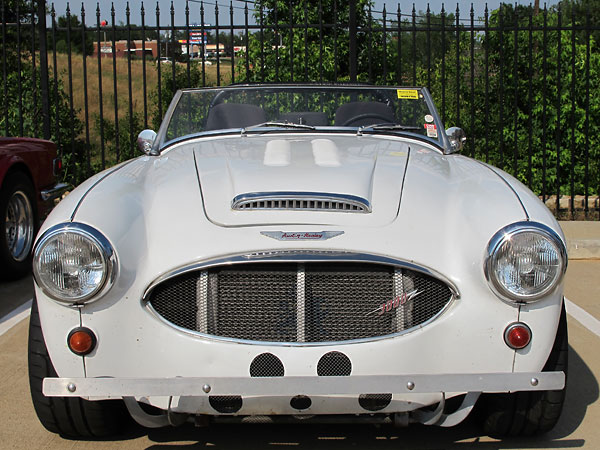 First generation Austin Healey 3000 sportscars came with 2912cc engines (83.36mm bore 89mm stroke).
