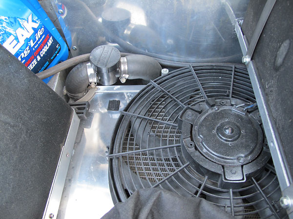 Foreground: electric fan, pushing. Background: Tefba coolant filter.