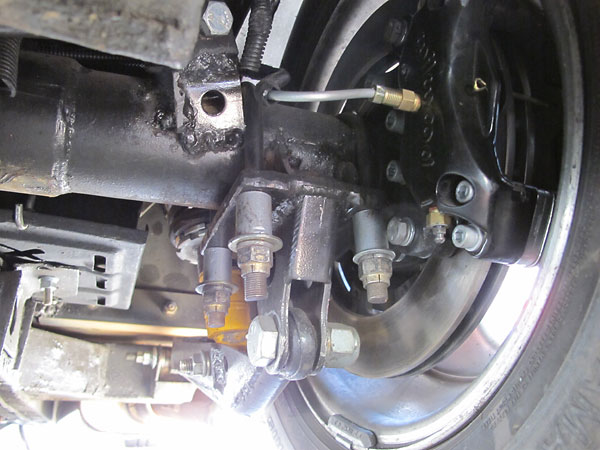 Four link rear suspension, plus Mumford linkage. Coilover shock absorbers.