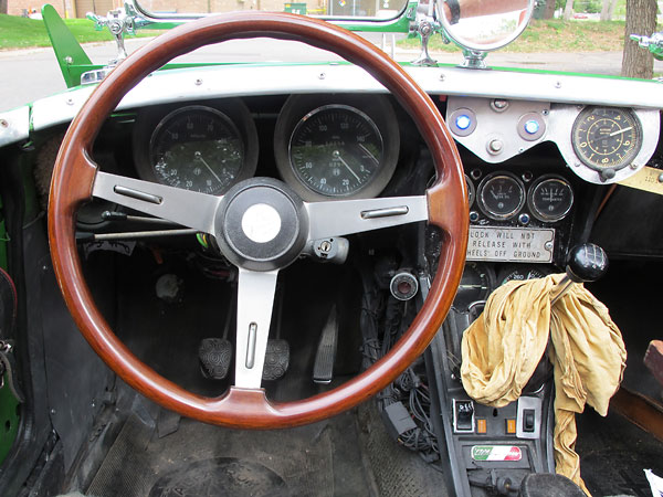 Stock 1974 Alfa Romeo instruments.