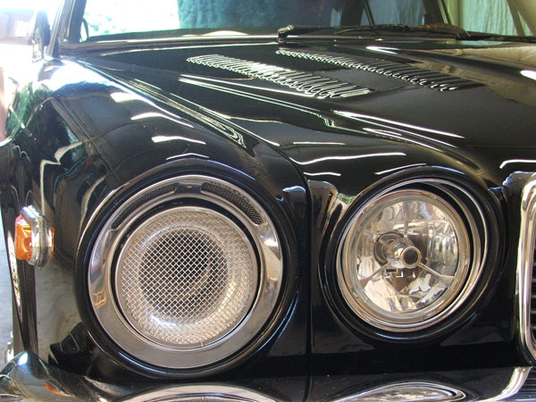 Outer headlights have been replaced with ram-air intakes.