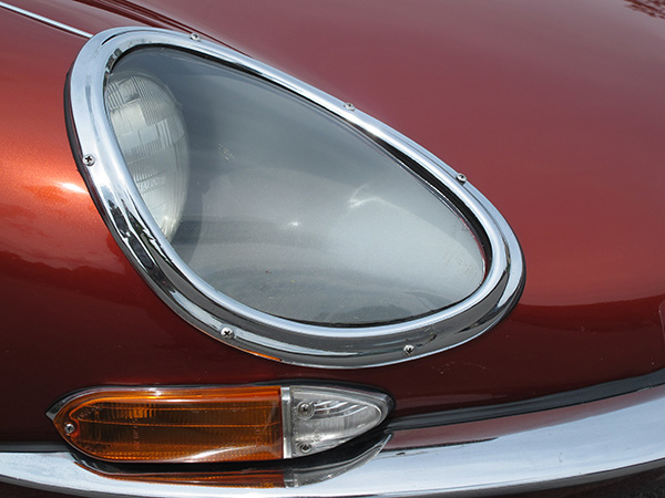 Jaguar XKE front lighting.
