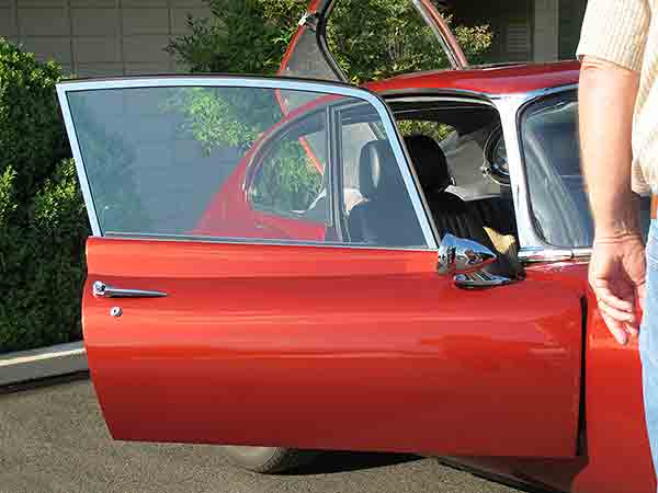 Jaguar XKE 2+2 door (exterior).