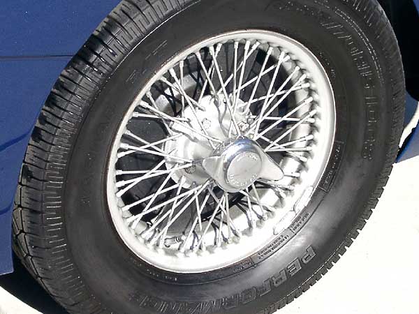 Reinforced spoke wheel