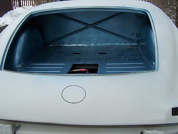 A flush-mounted fuel filler lid is part of the streamlining of this Alpine.