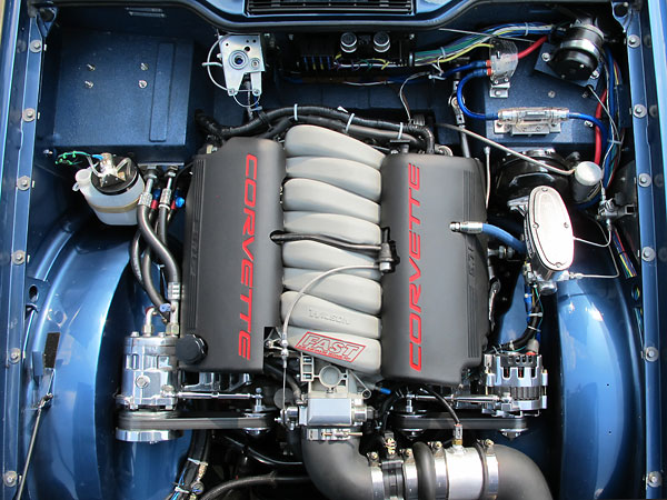 Chevrolet LS1 V8 engine: aluminum engine block and cylinder heads.