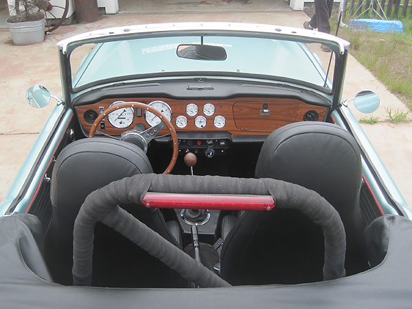 Four point roll bar with 3rd brake light.