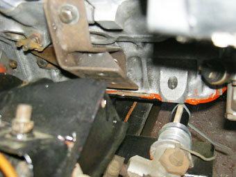 TR8 engine mount driver side - engine in