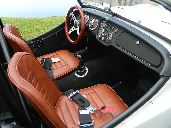 Grant GT steering wheel. Auto Meter Classic instruments.