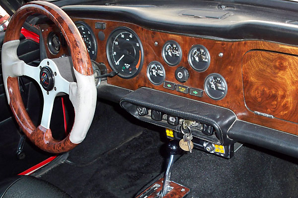 Foris gauges, Gemico steering wheel.