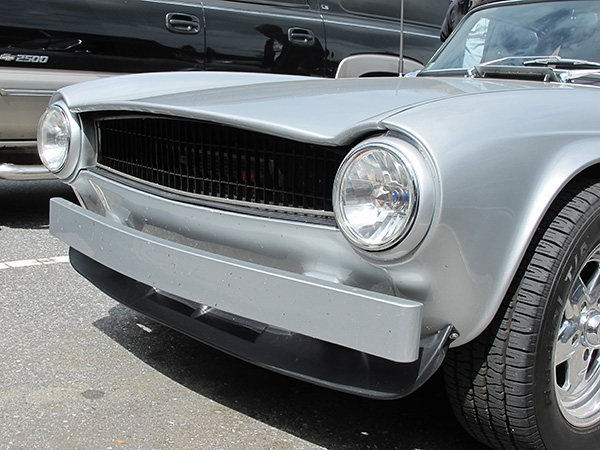 Robust, modern, energy absorbing bumpers. Aftermarket plastic front spoiler.