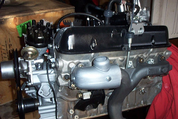 Rover 3.5L engine, fitted with MGB GT V8 cast iron exhaust manifolds.