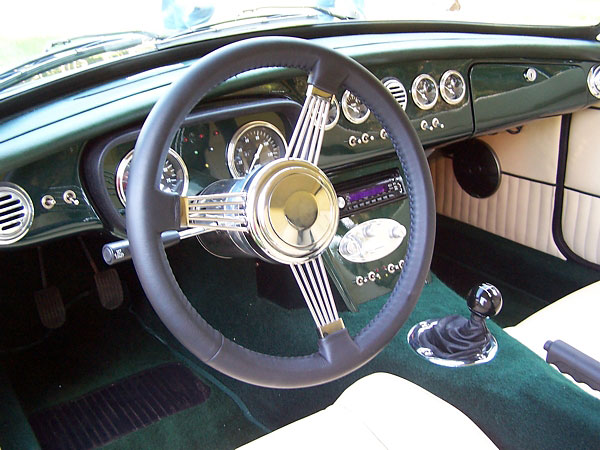 leather wrapped banjo-style steering wheel