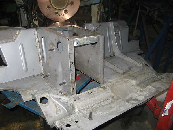 Rubber-bumper MGB rear deck sub-assembly (with single battery box) - part number HZA5268.
