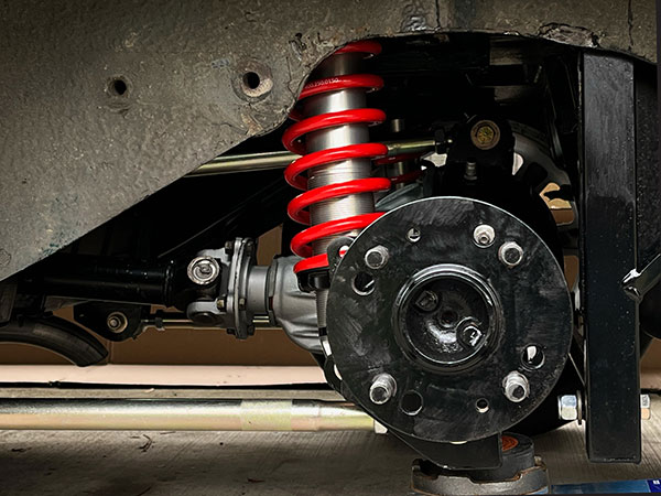 Lower links and Panhard rod are level when seats are occupied.