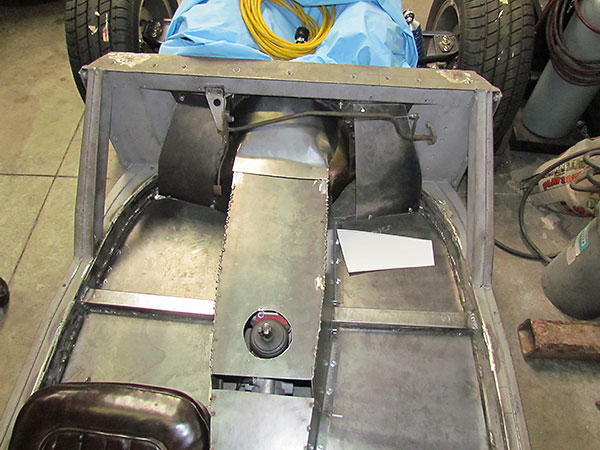 Throttle pedal linkage details.