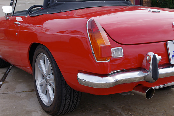 Shaved side marker lights and side trim strips.