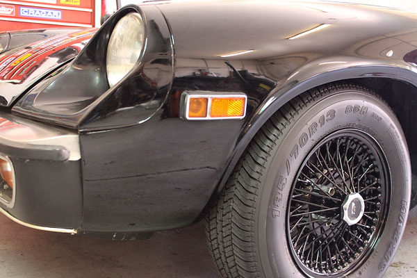 Dunlop direct bolt-on wire wheels, powdercoated black. Maxxis Radial 185/70/13 tires.