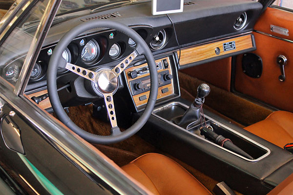 Limeworks Speedshop installed a Sprint Car Style steering wheel.