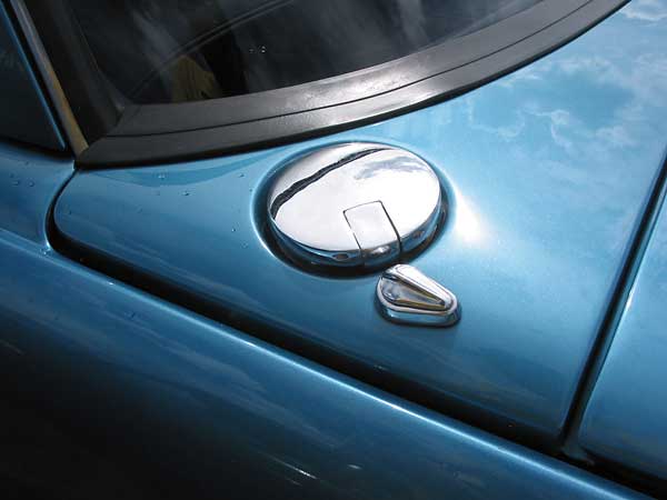 locking gas cap