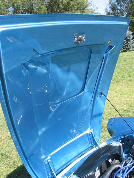 1965 Sunbeam Tiger - bonnet