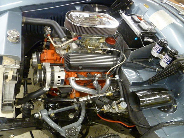 Three universal joints and one large Heim joint in the middle to locate the assembly.