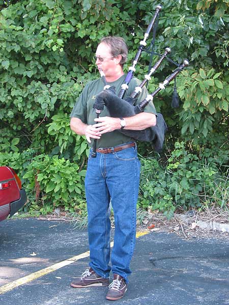 Dave Massey entertaining the highlanders at British V8 2007