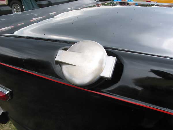 Le Mans style fuel cap
