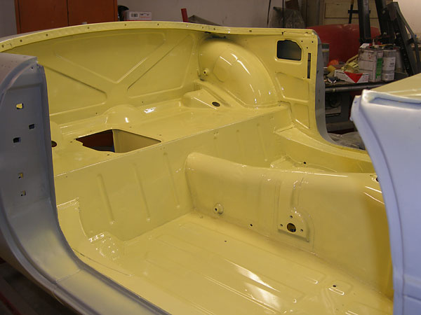 A single battery box is another distinctive feature of the rubber bumper bodyshell.
